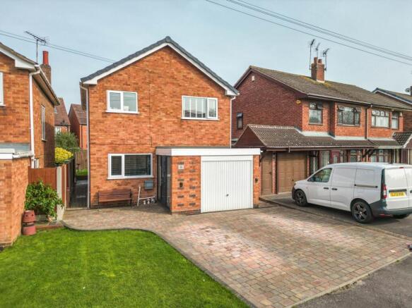 4 bed property, in Southfield Close, £315,000