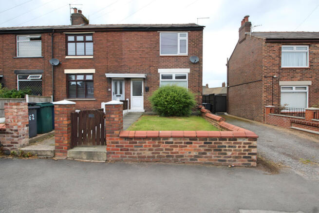 3 bed property, in Ormskirk Road, £150,000