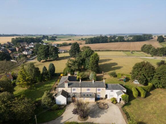 6 bed property, in High Street, £1,100,000