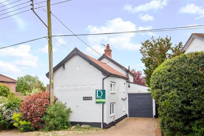 2 bed property, in Crossing Road, £375,000
