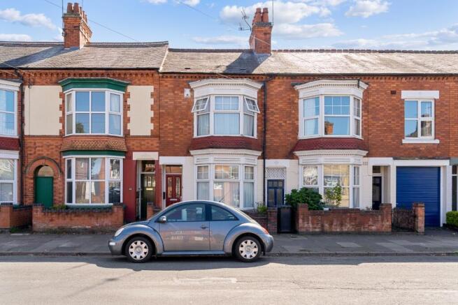 3 bed property, in Evesham Road, £235,000