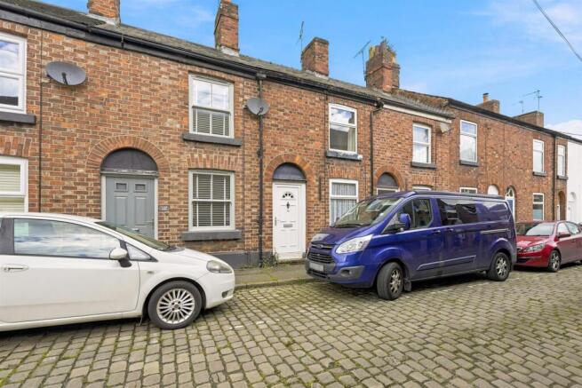 2 bed property, in Longacre Street, £185,000