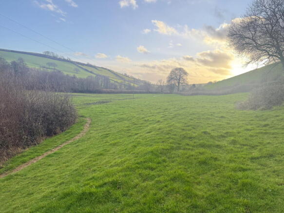 Land, in Kingsbridge, £60,000