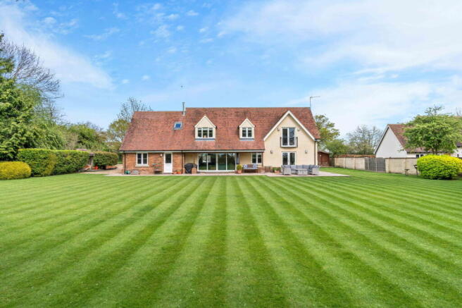 5 bed property, in Toppesfield, £1,475,000