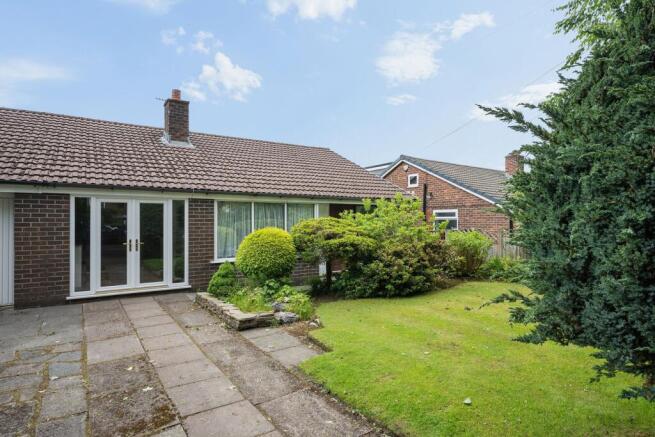 2 bed property, in Radcliffe Road, £250,000