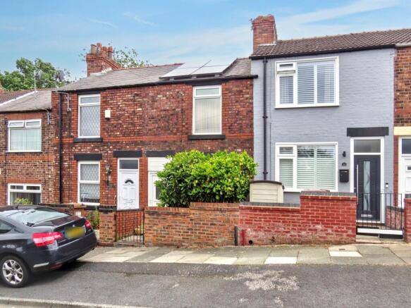 2 bed property, in Roscoe Street, £75,000