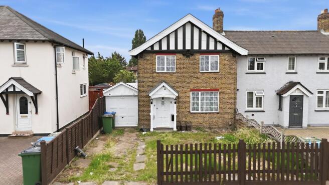 3 bed property, in Ealdham Square, £450,000