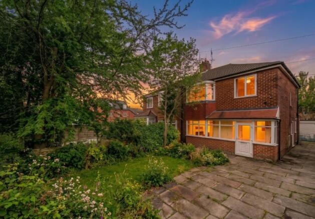 3 bed property, in 9 Crossacres Road, £365,000