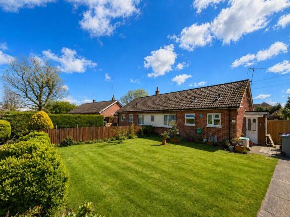 2 bed property, in Billingborough Road, £165,000