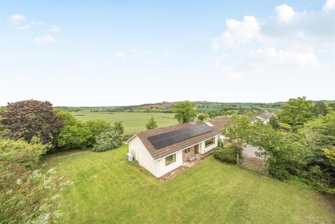 3 bed property, in Shobrooke, £425,000