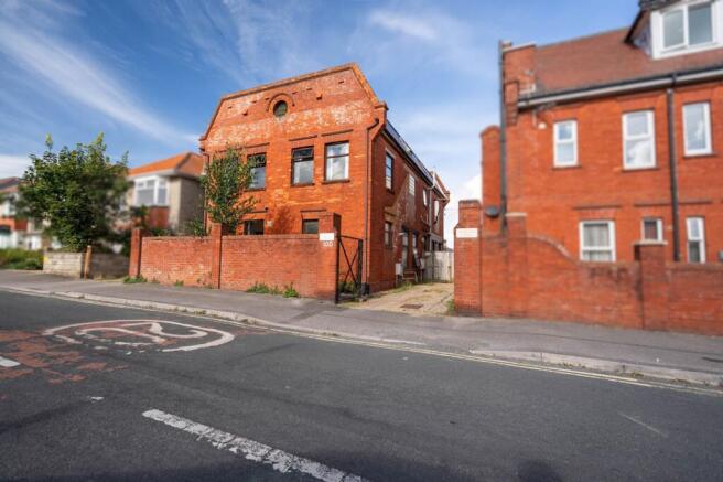 3 bed property, in Irving Road, £300,000
