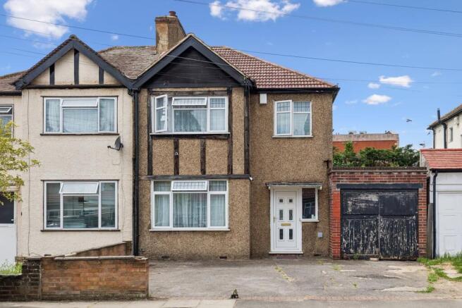 3 bed property, in Westfield Drive, £635,000