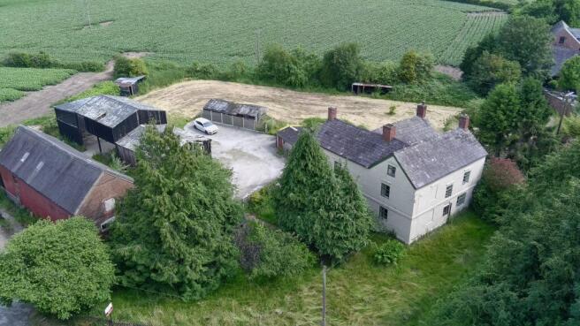 6 bed property, in Swan Farm, £450,000