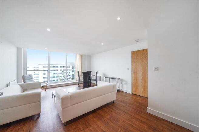 2 bed property, in Fathom Court, £475,000