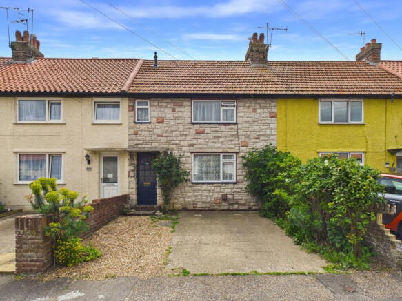 2 bed property, in Chester Avenue, £300,000