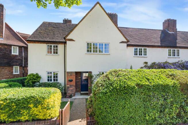3 bed property, in Well Hall Road, £560,000