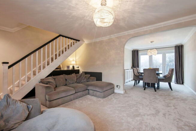 3 bed property, in Kingsmede, £375,000