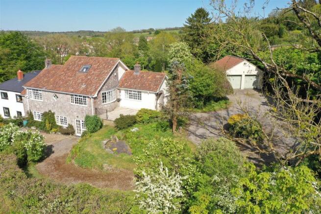 4 bed property, in Cuck Hill, £650,000