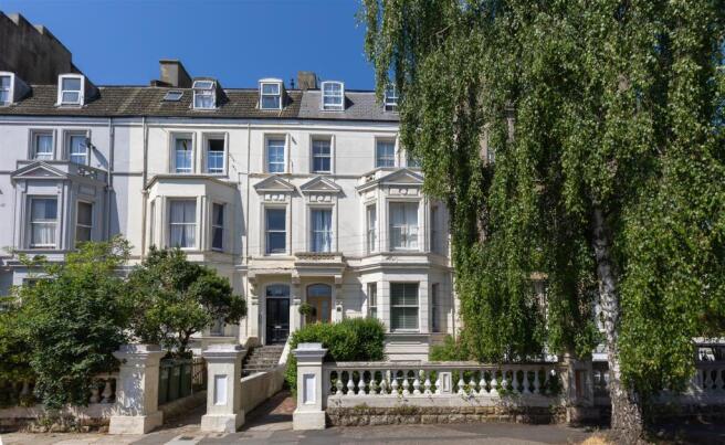 2 bed property, in Charles Road, £200,000