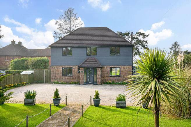 5 bed property, in Pluckley Road, £850,000