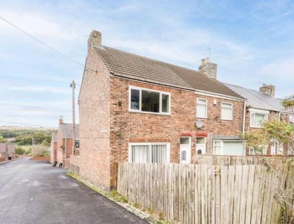 2 bed property, in Low Graham Street, £60,000