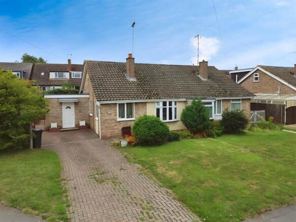 2 bed property, in Capulet Close, £260,000