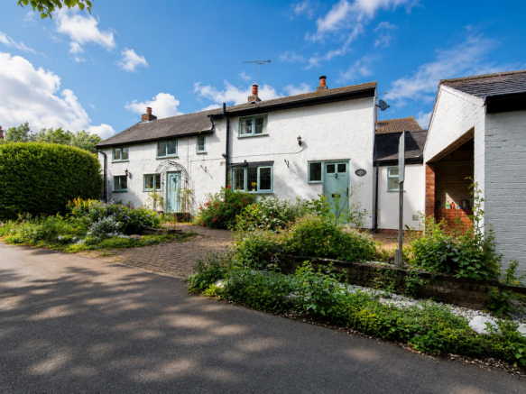 4 bed property, in Debdale Lane, £450,000