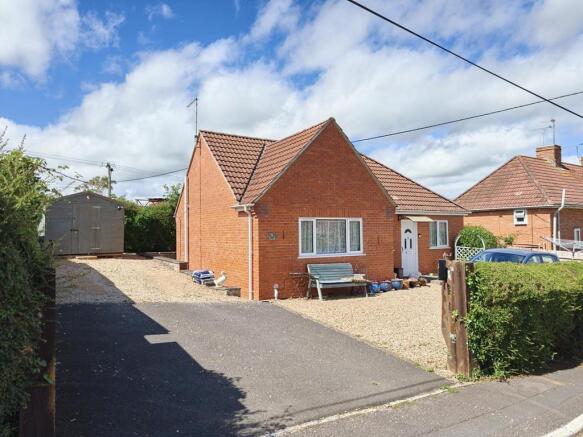3 bed property, in Manor Road Milborne Port Sherborne, £250,000