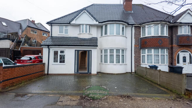6 bed property, in Shirley Road, £489,000