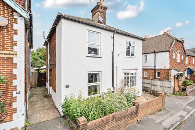 3 bed property, in Weyside Road, £400,000