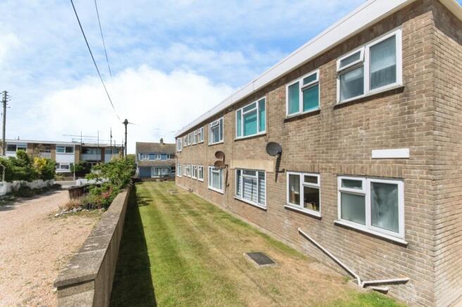 1 bed property, in Coast Road, £90,000