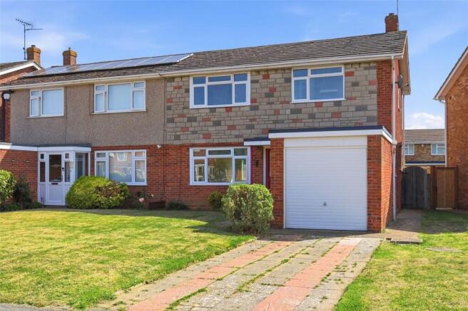 3 bed property, in Butterys, £425,000
