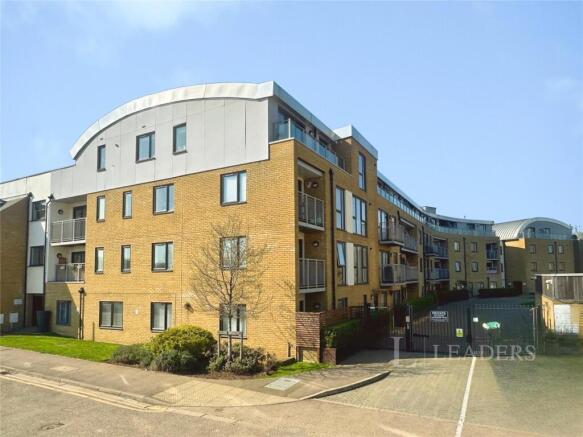 1 bed property, in Smeaton Court, £250,000