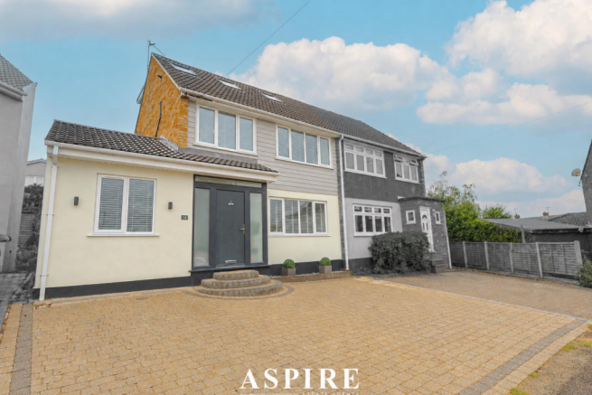 4 bed property, in Down Hall Close, £500,000
