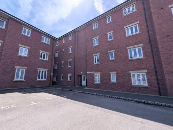 2 bed property, in Flat 32, £75,000