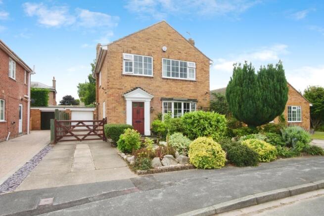 3 bed property, in Yew Tree Close, £260,000