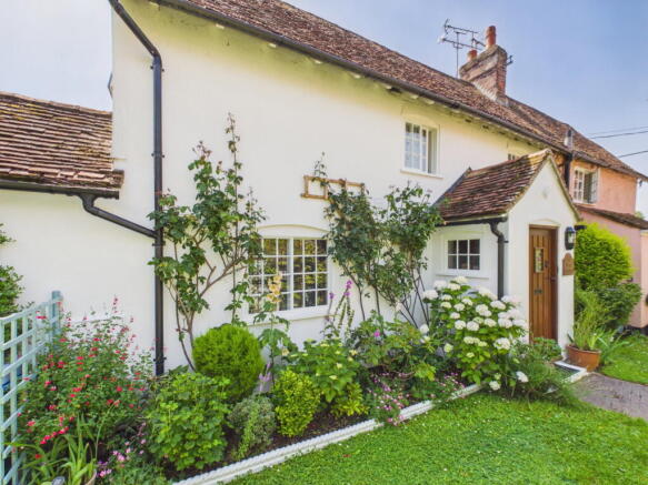 2 bed property, in 69 Benton Street, £300,000