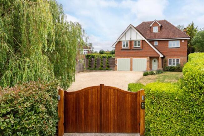 6 bed property, in Leatherhead Road, £2,200,000