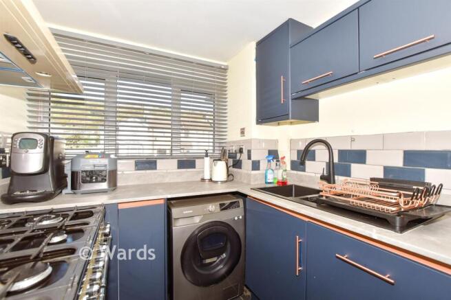 3 bed property, in Old Folkestone Road, £220,000