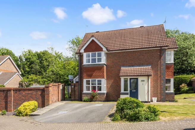 1 bed property, in Cissbury Close, £285,000
