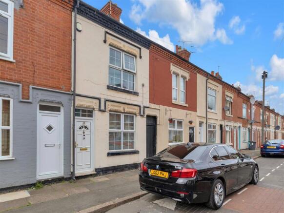 2 bed property, in Luther Street, £170,000