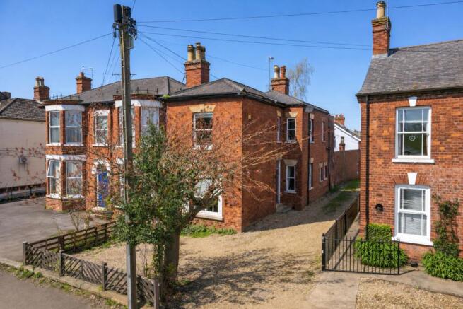 3 bed property, in Norfolk Street, £145,000