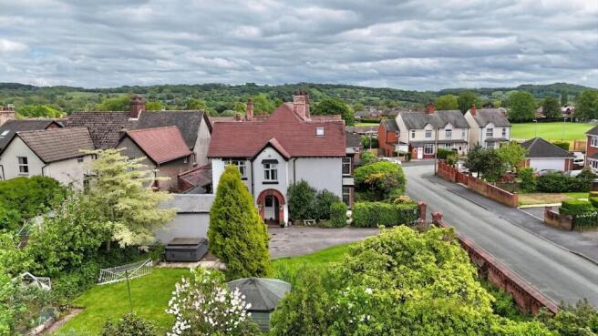 3 bed property, in Meadow Drive, £375,000