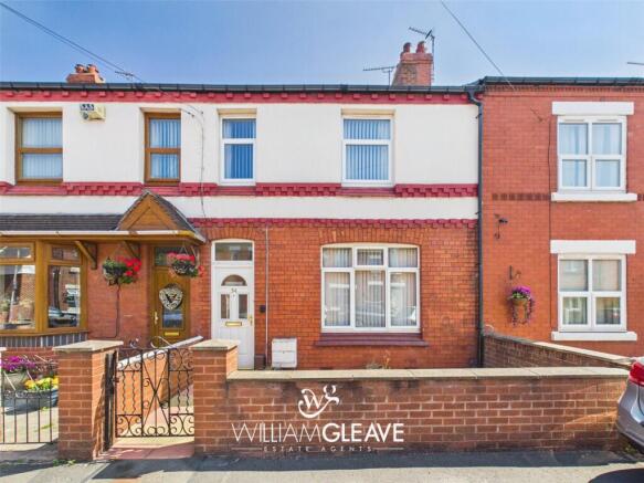 4 bed property, in Queen Street, £150,000