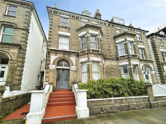 1 bed property, in Salisbury Road, £260,000
