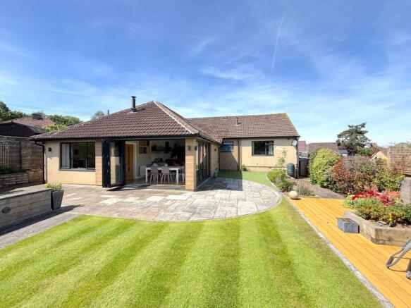 4 bed property, in Hayes Road, £650,000