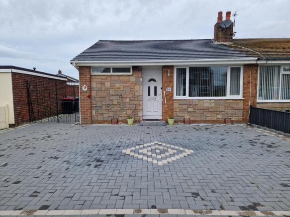 2 bed property, in Duddon Avenue, £160,000