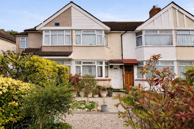 2 bed property, in Hounslow Road, £385,000