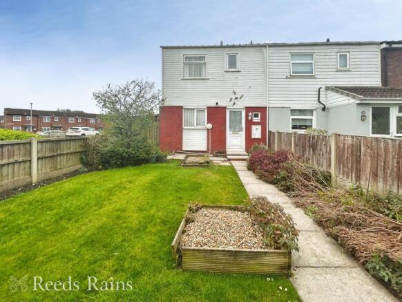 3 bed property, in Standish Court, £85,000