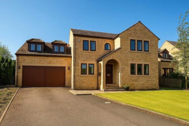 5 bed property, in Ghyll Drive, £575,000